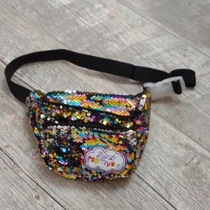 Fanny pack sequence with words